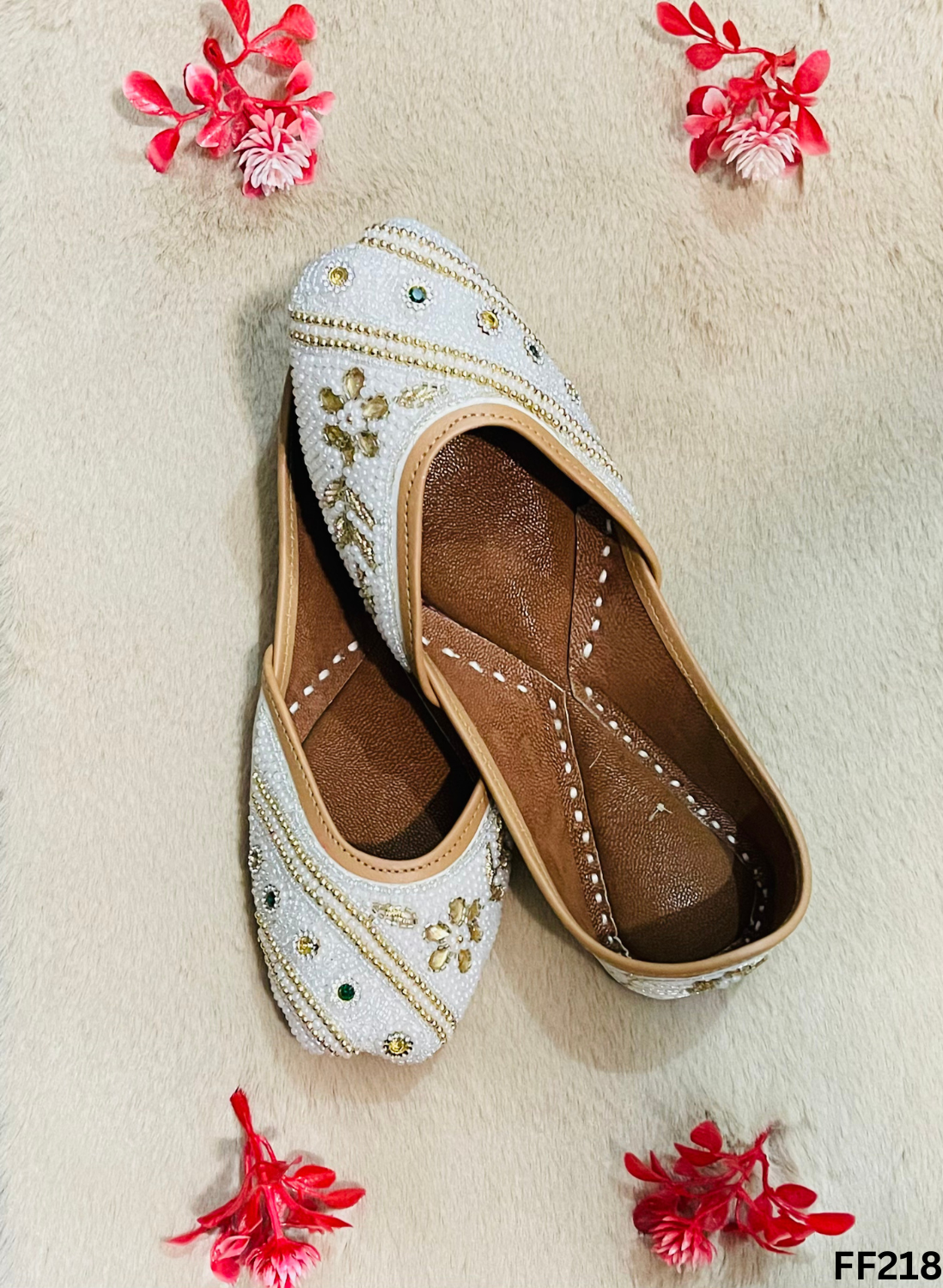 FF218 | White| Hand-Work | Punjabi Jutti - Image 3