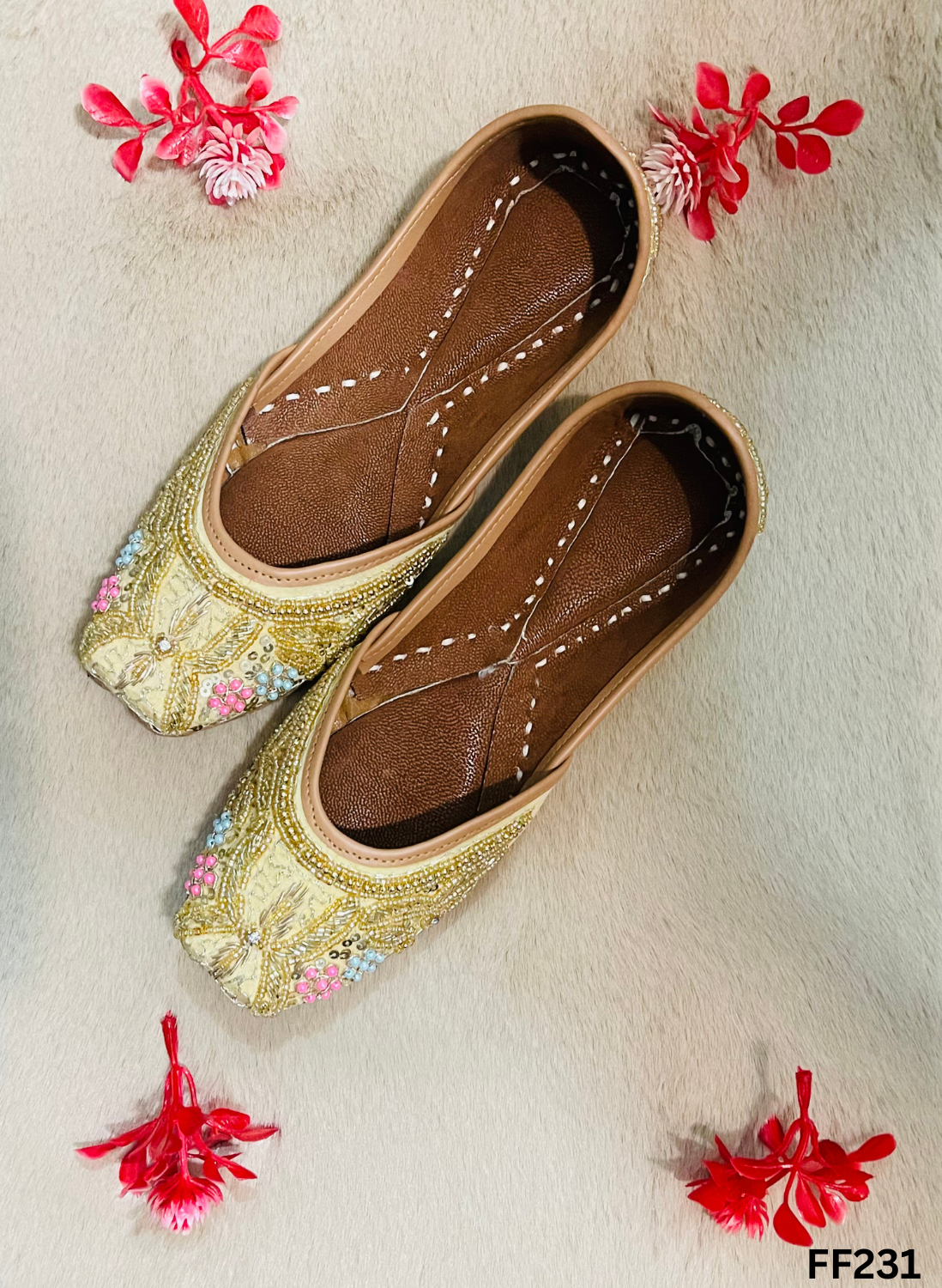 FF231 |  Golden  | Hand-Work | Punjabi Jutti - Image 2